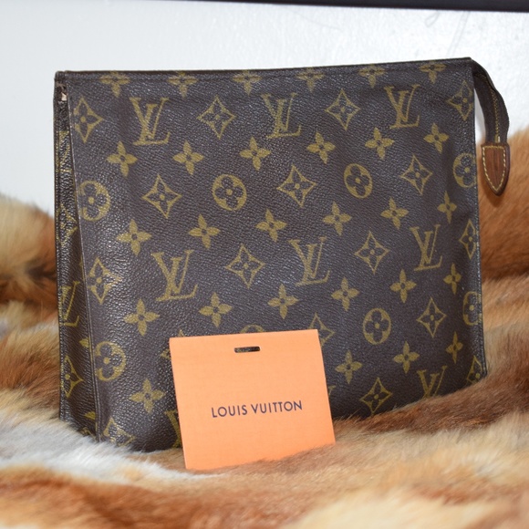 Louis Vuitton Handbags - HP 11/25 Louis Vuitton Toiletry Pochette 26